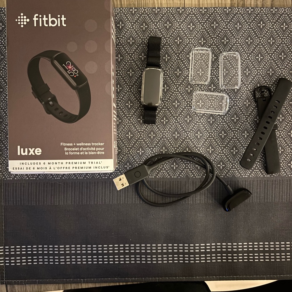 Fitbit Luxe Tracker with Black Bands